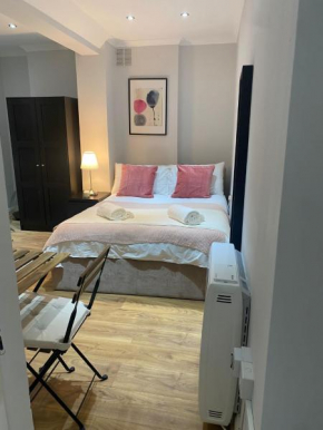 IN THE HEART OF LONDON - STUDIO Flat